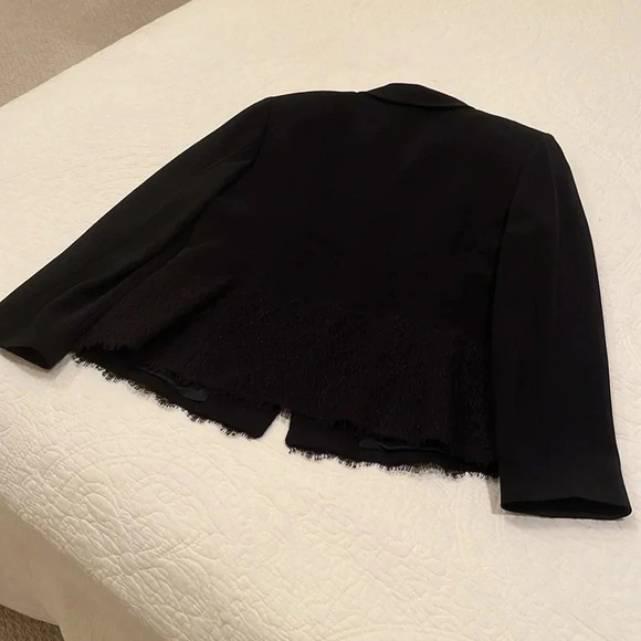 Tahari Lace Blazer Women’s 12 P Dressy Event Jacket Shoulder Pads Black Classic - Picture 6 of 16